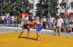 В Бендерах  прошли праздничные соревнования по национальной борьбе «трынта»