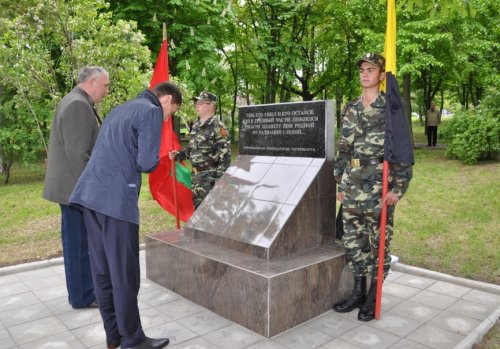В Бендерах открыли памятный знак, посвященный ликвидаторам аварии на Чернобыльской АЭС
