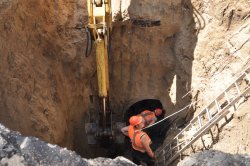 В Бендерах ведутся работы по устранению крупной аварии на канализационных сетях