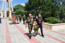 Участники автопробега посетили бендерский Мемориал Памяти и Скорби и памятник генералу Лебедю