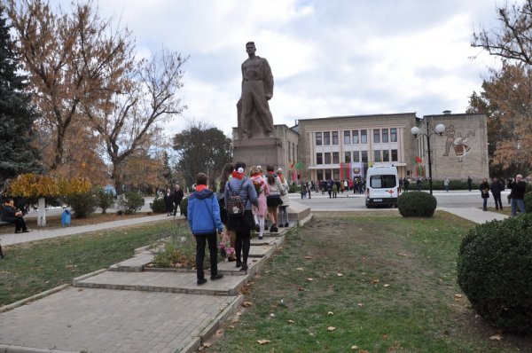 Юные пионеры: «Способствовать процветанию Приднестровской Молдавской Республики - всегда готовы»