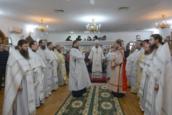 В святочные дни Рождества Христова в Свято-Петропавловском женском монастыре состоялось праздничное богослужение