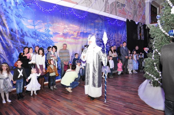В мире сказок и чудес. В Бендерах в праздничные дни была организована елка под патронатом Главы Государственной администрации