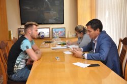 В диалоге с градоначальником. Роман Иванченко провёл прием граждан по личным вопросам