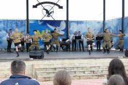 В парке А. Невского состоялась концертная программа по случаю Дня миротворца