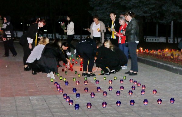 В Бендерах зажгли сотни свечей в честь павших воинов-освободителей (+ фотоотчет)
